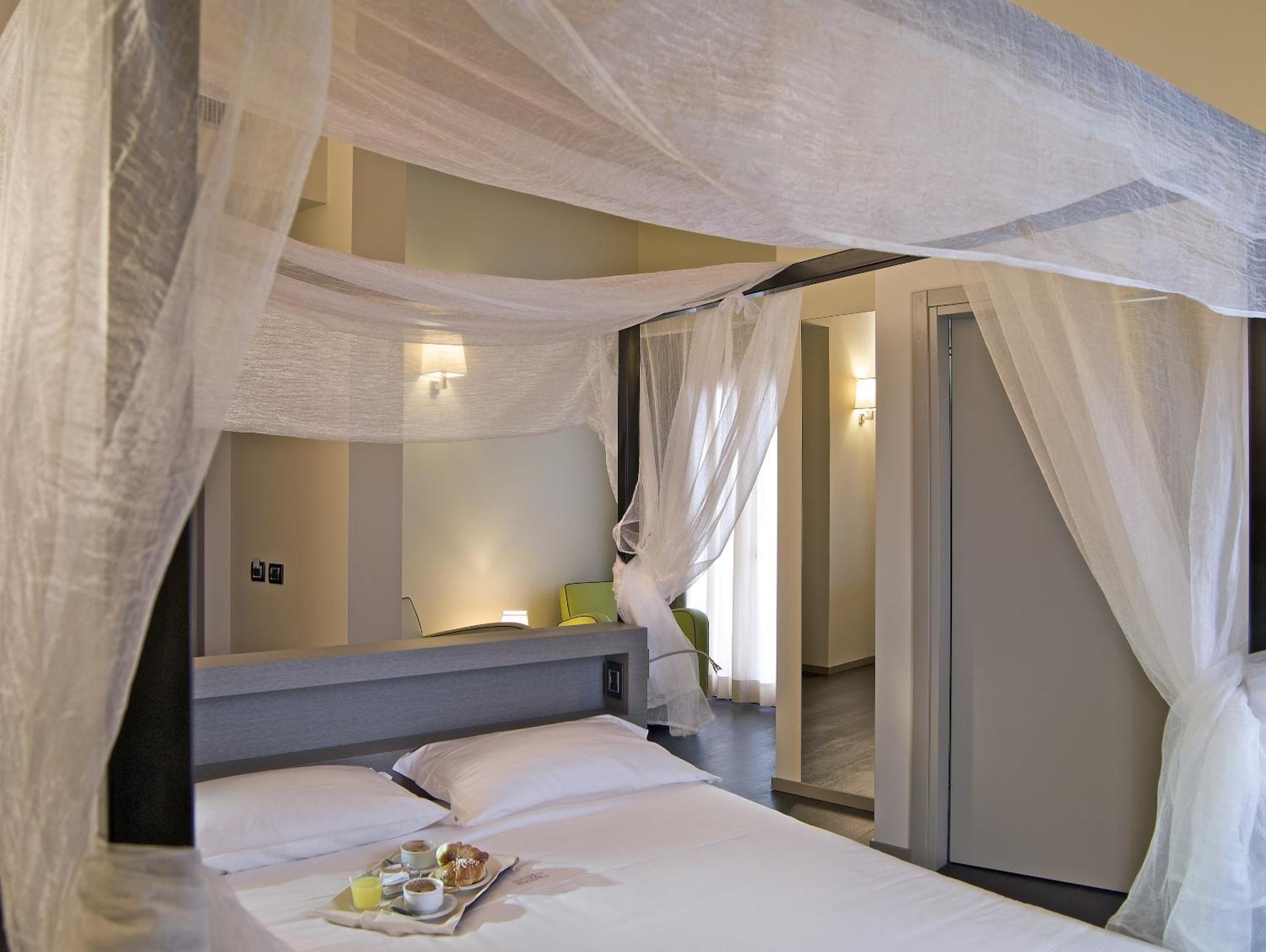 Harmony Suite Hotel เซลวีโน ภายนอก รูปภาพ