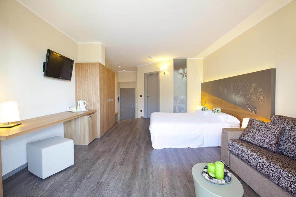 Harmony Suite Hotel เซลวีโน ภายนอก รูปภาพ